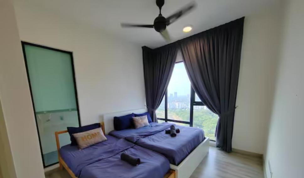 Mid Valley Southkey Mall - 24-7 Support - Netflix - Infinity Pool Apartment
