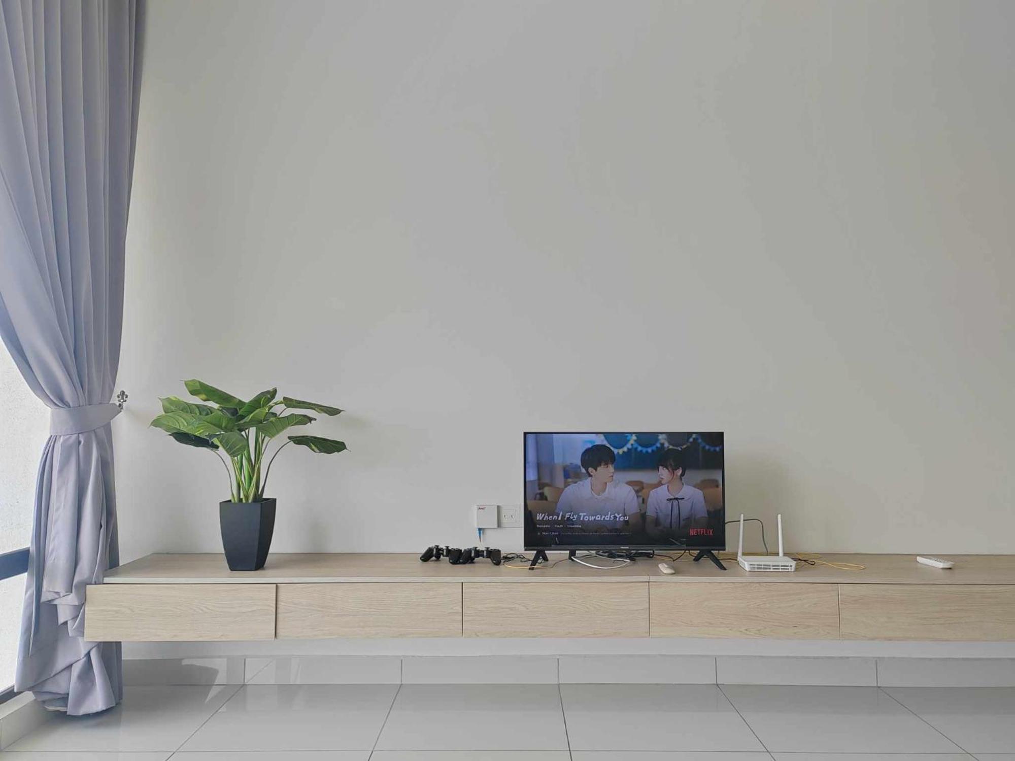 Mid Valley Southkey Mall - 24-7 Support - Netflix - Infinity Pool