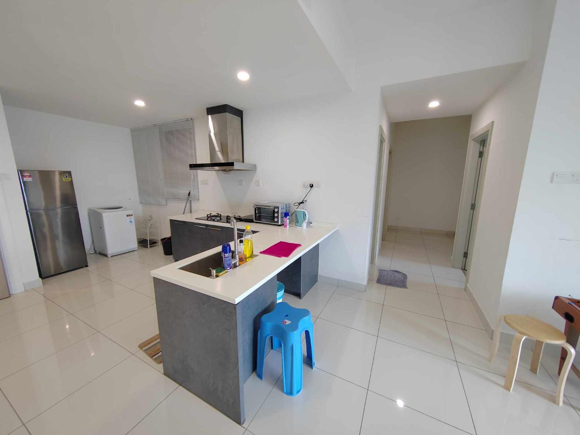 Apartment Mid Valley Southkey Mall - 24-7 Support - Netflix - Infinity Pool *