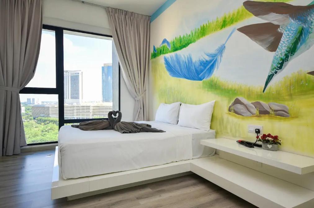 Mid Valley Southkey Mall - 24-7 Support - Netflix - Infinity Pool Apartment Johor Bahru